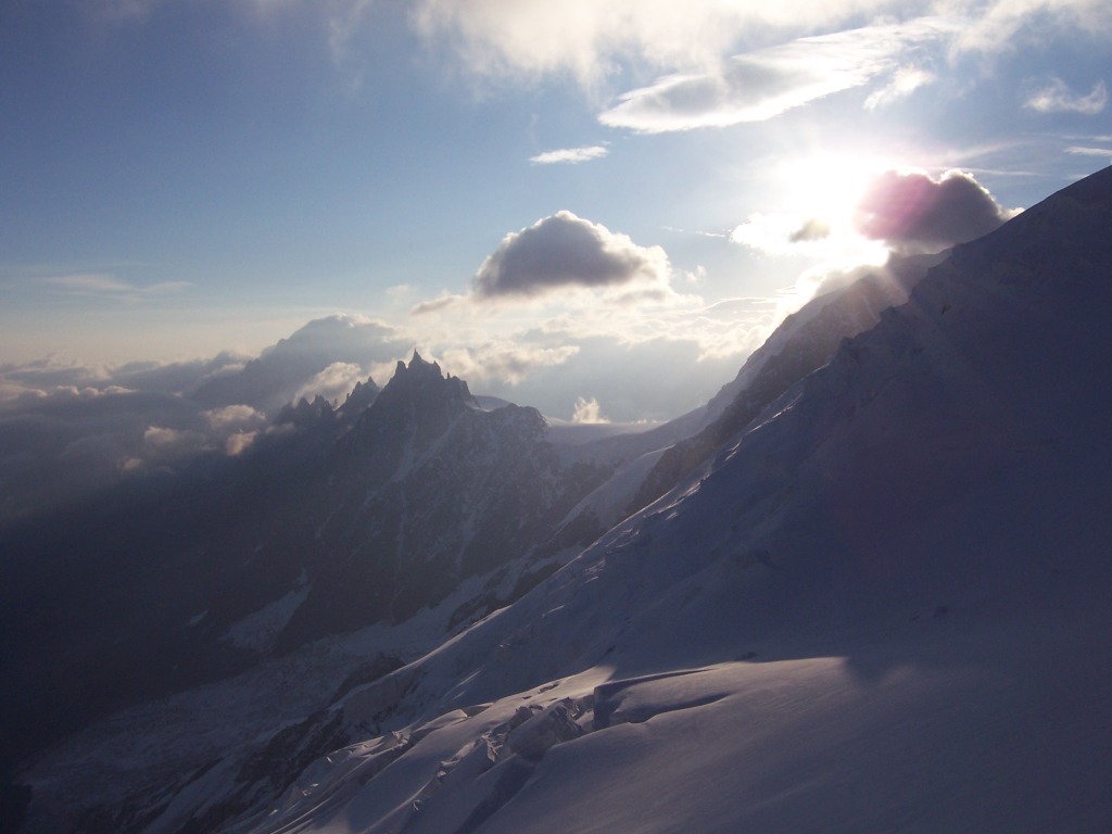 Increible amanecer sobre L'aiguille du Midi