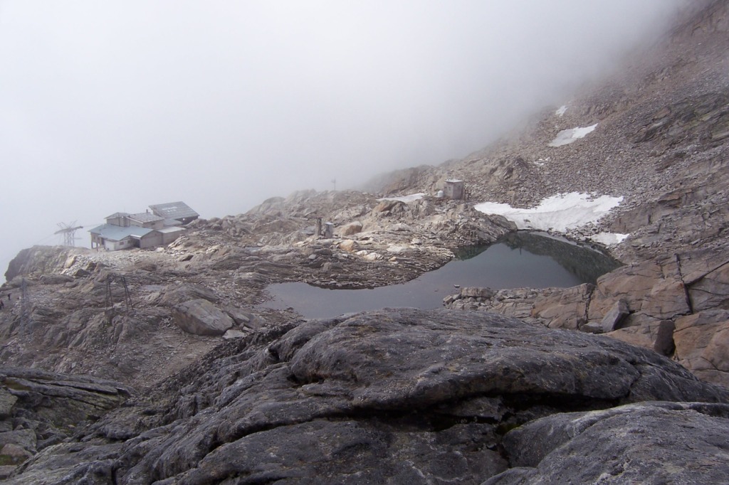 Monte Moro Pass bajo la niebla.