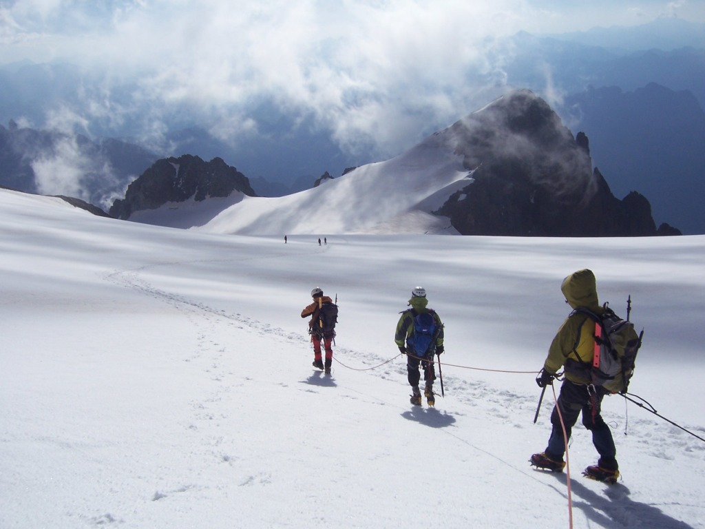 Bajando de la cumbre, sobre el plat glaciar y el Petit Pelvoux. Foto:PabloFR