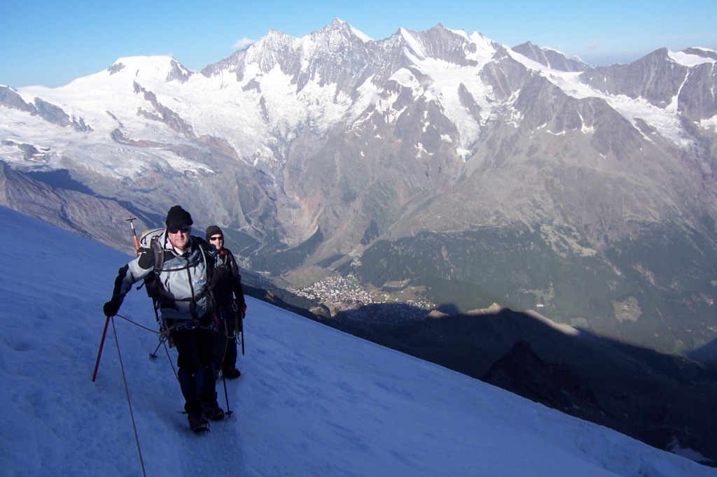 Macizo de Mischabel en ltimo plano, sobre Saas Fee. Foto:PabloFR