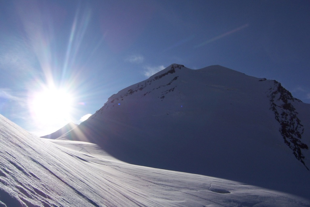 Pico Castor al amanecer, camino del Breithorn